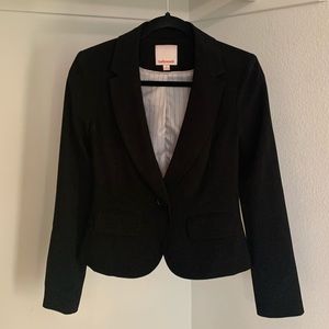 Small black fitted blazer
